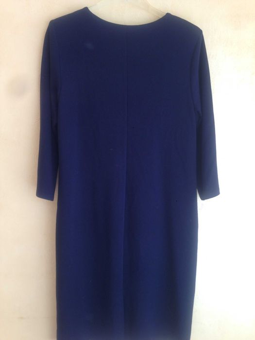 Деловое платье темного синего цвета. Офисный стиль