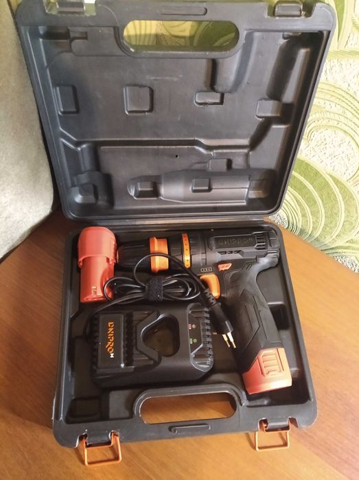 Продам шуруповерт Дніпро-М 12 вольт