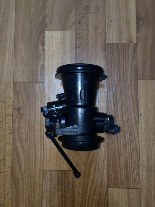 Дроссельна заслонка дросель на Рено Дача Логан 1.4 1.6 , 770027369