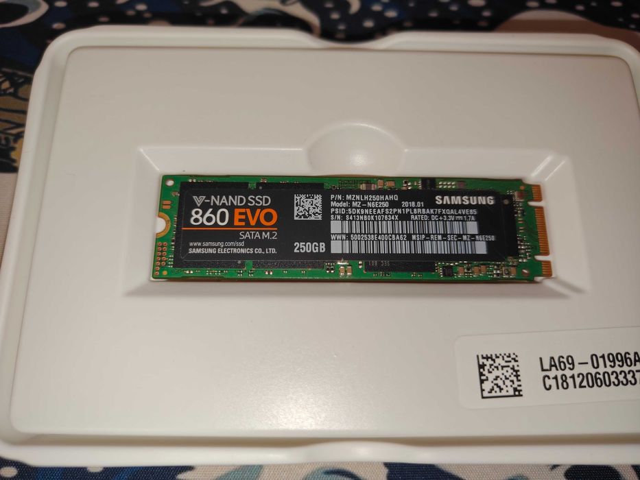 SSD накопичувач Samsung 860 EVO SATA III M.2 250 GB
