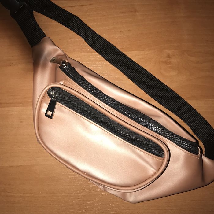 Бананка нежно розовая