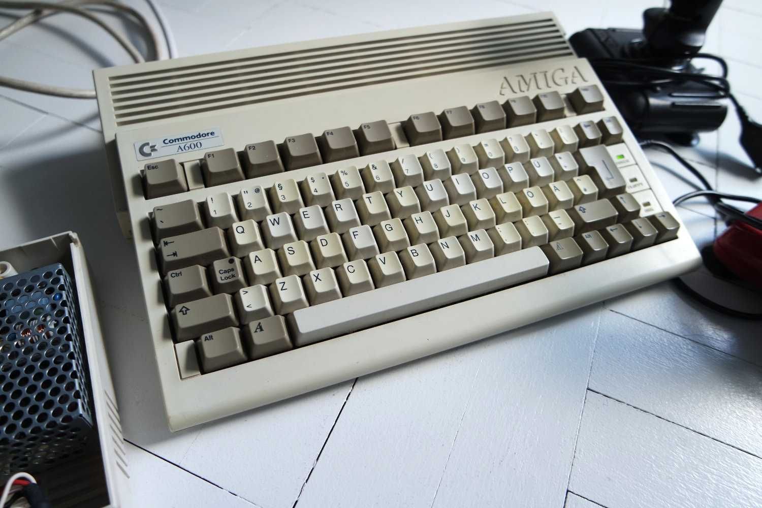 Amiga 600 commodore komputer stary do gier Pang