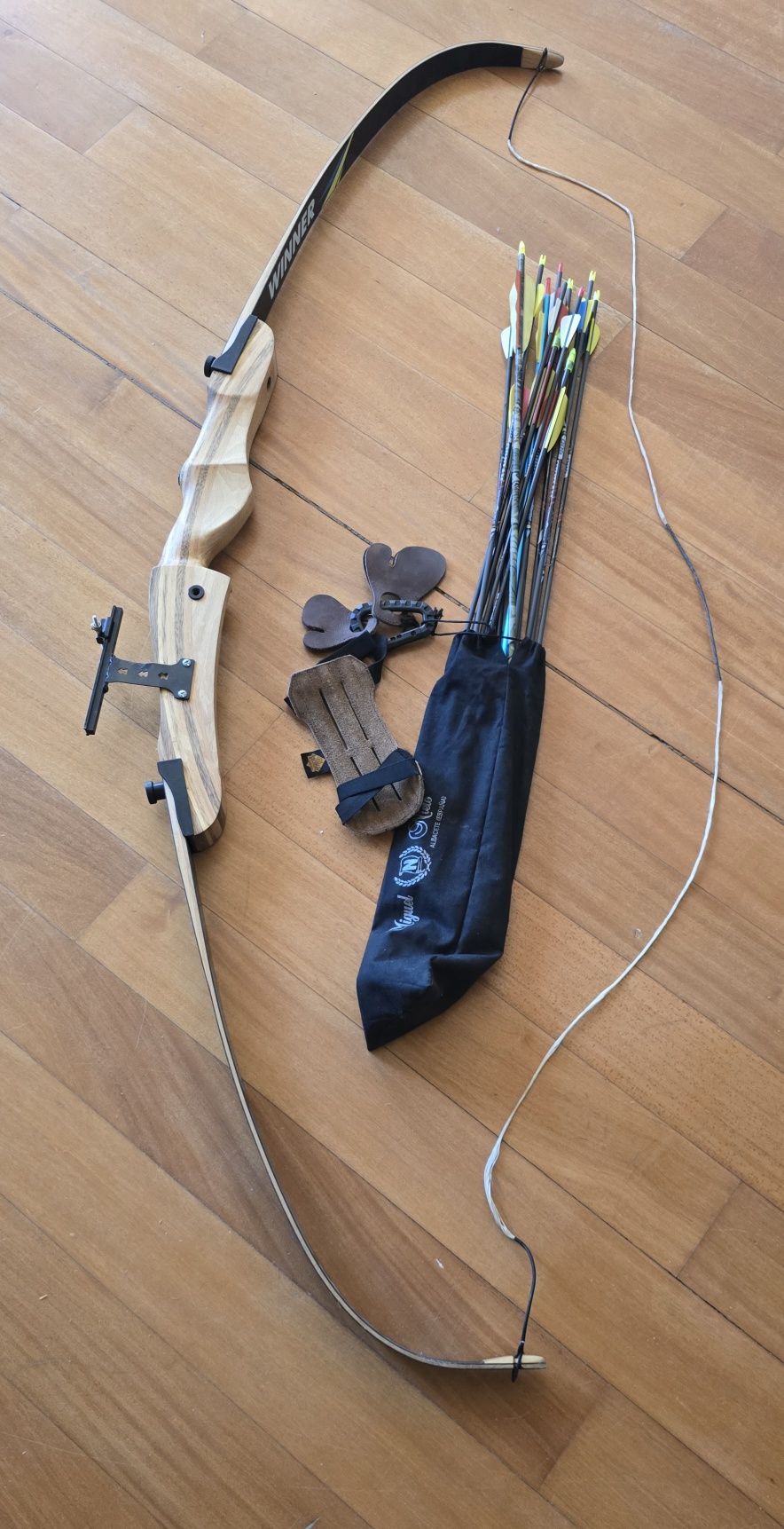 Conjunto completo para tiro com arco WINNER 70" / 32 lbs — tudo inc