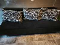Sofa rozkładana z poduszkami