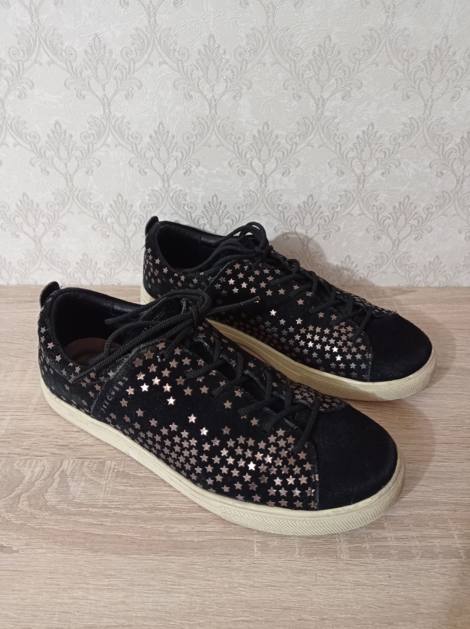 Кроссовки кожаные женские Skechers р.39, б\у