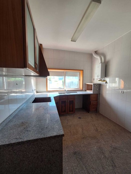 Arrenda-se Moradia T3