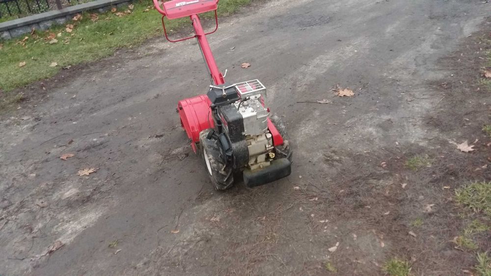 Glebogryzarka spalinowa z napędem MTD