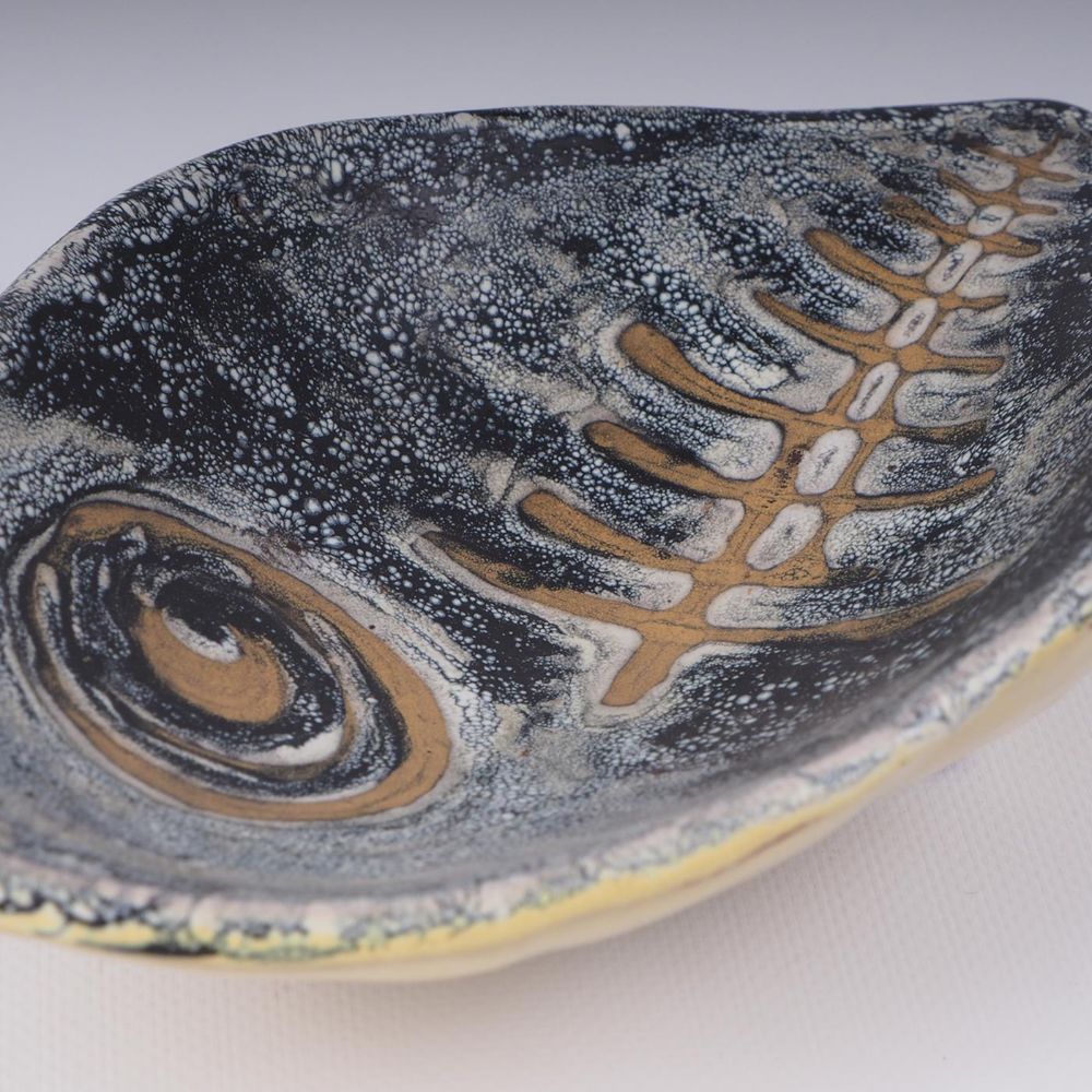 Patera dekoracyjna RYBA, ceramika artystyczna LIvia Gorka Węgry