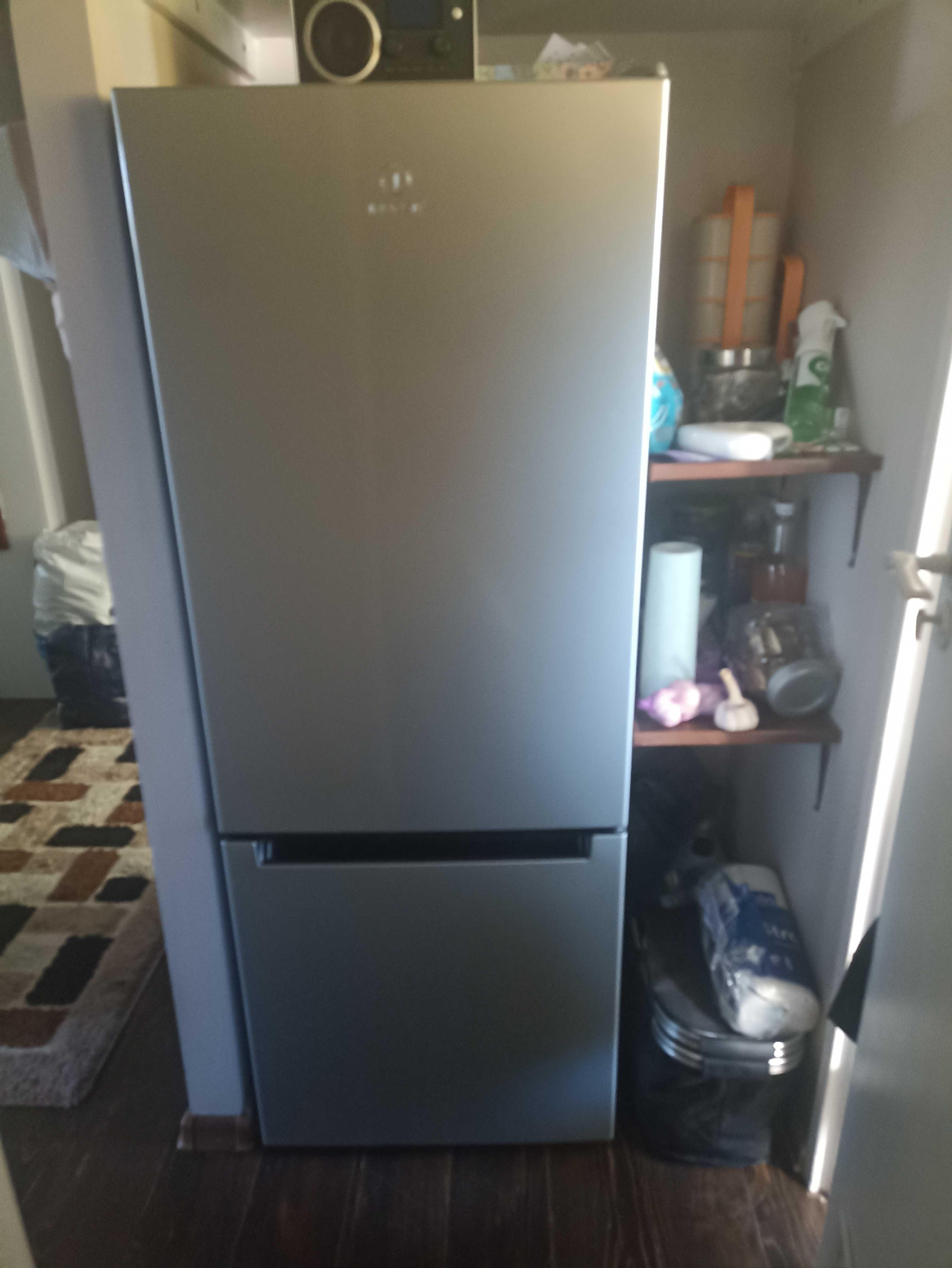 Lodówka Indesit wys 156 szer 59