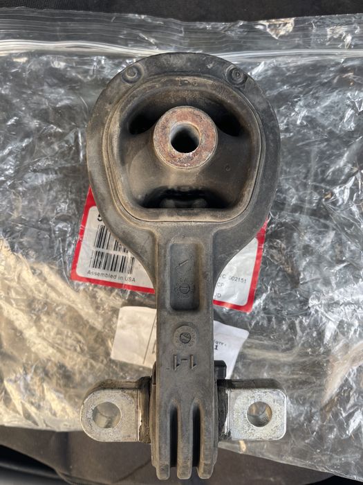 Подушка опора мотора Honda CRV/Acura PA66-GF50