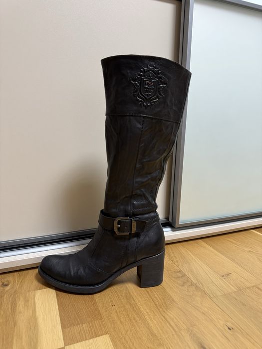 Чоботи . Італія . Чорні шкіряні  на зручному каблуку