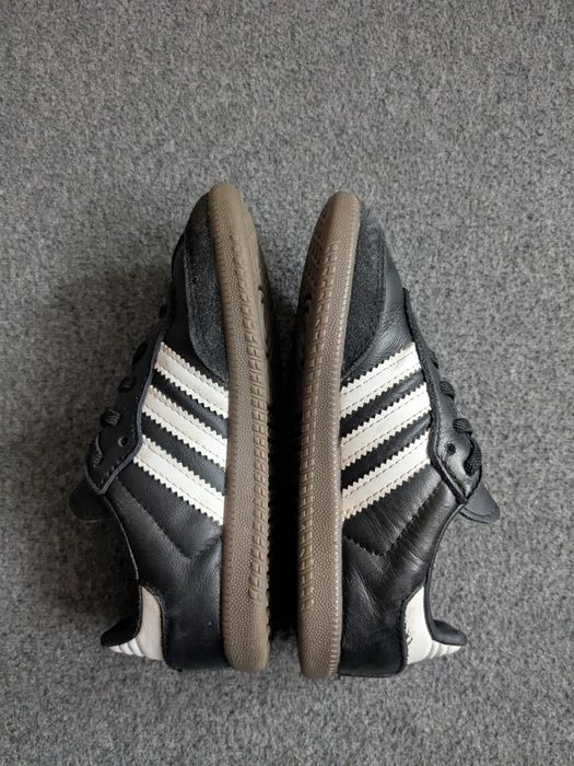 Adidas  оригінальні дитячі кросівки у гарному стані 26р