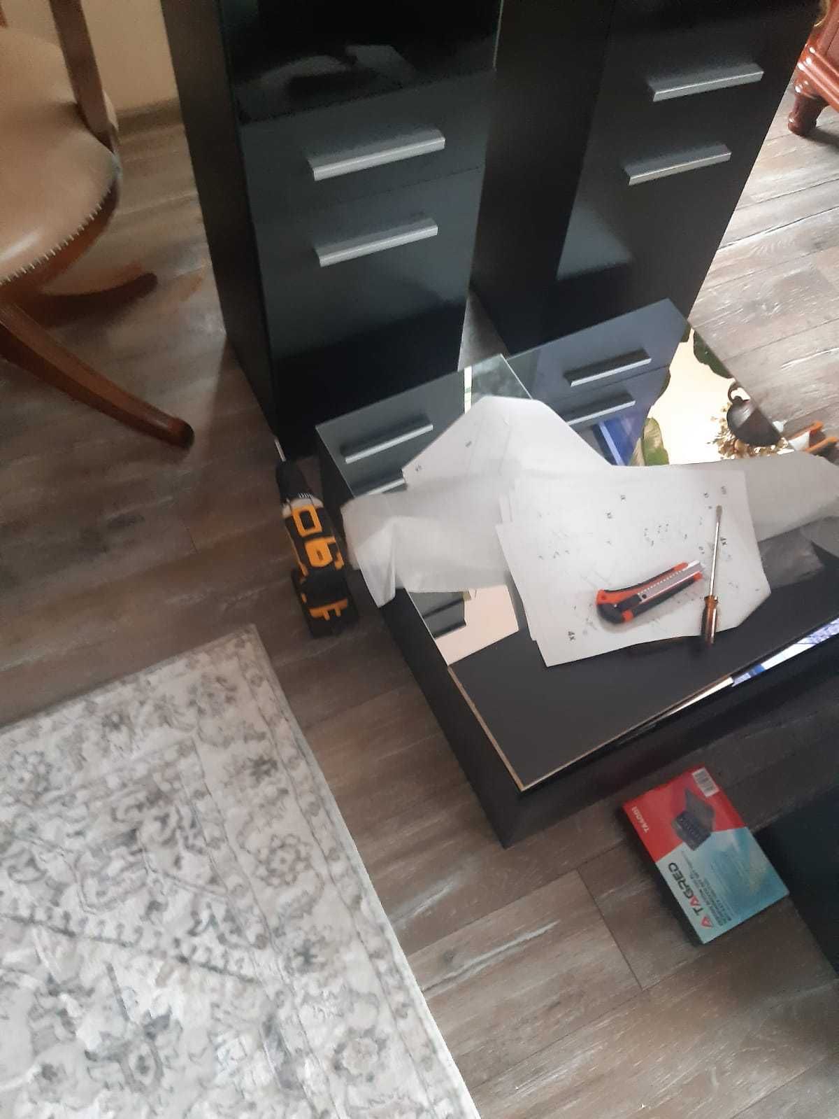 Nowe złożony zestaw mebli lazienkowych z lustrem i umywalką