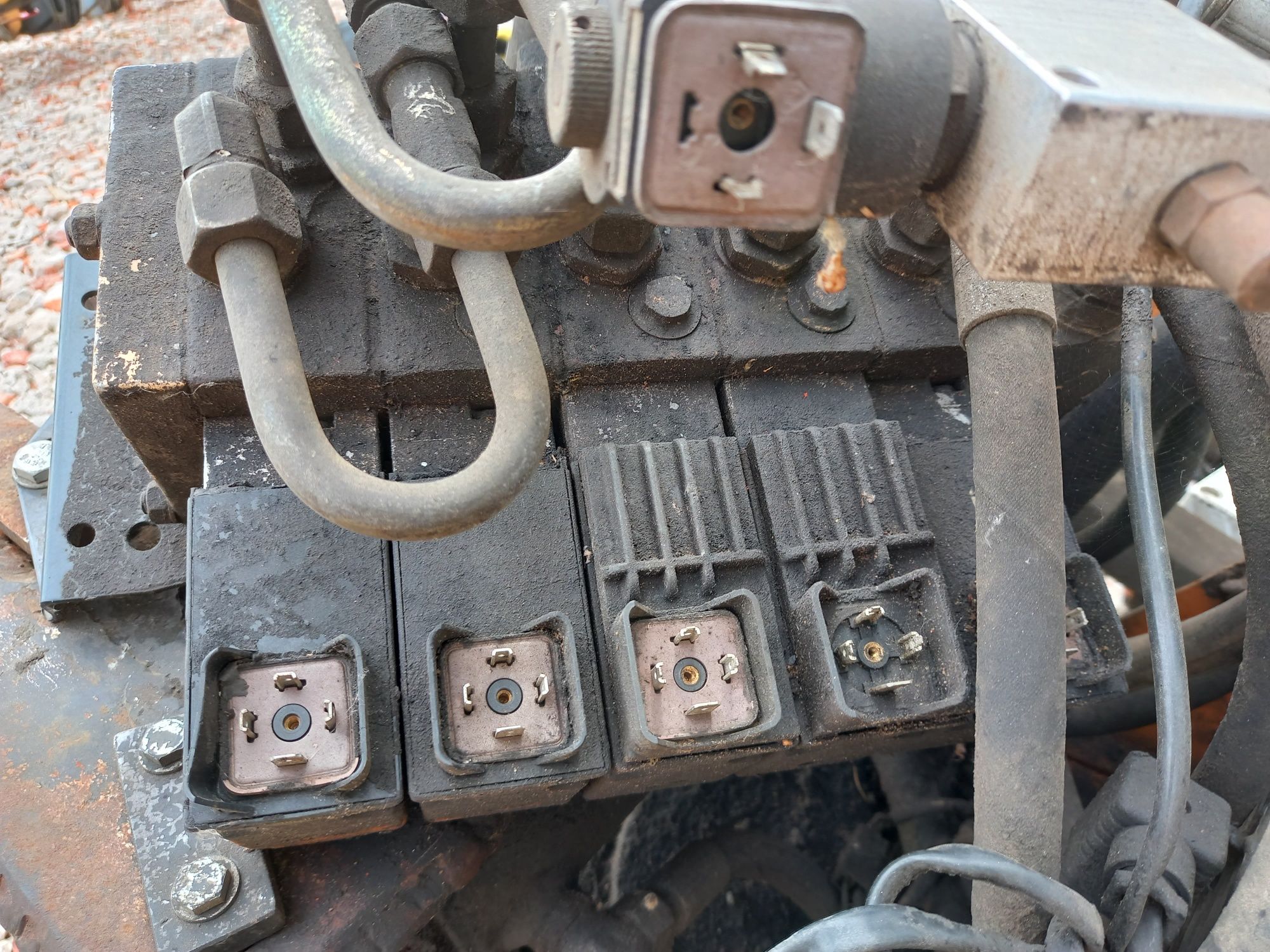 Rozdzielacz hydrauliczny cewka  Elektrozawór Sauer Danfoss