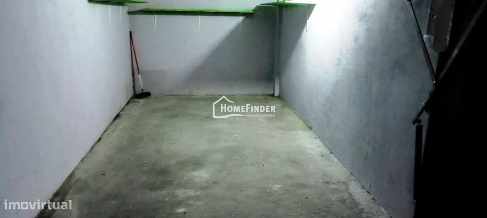 Garagem para Venda - Escola Alberto Sampaio