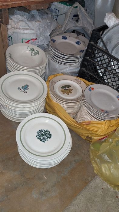 Продаю тарелки одним лотом (больше 100 штук)
