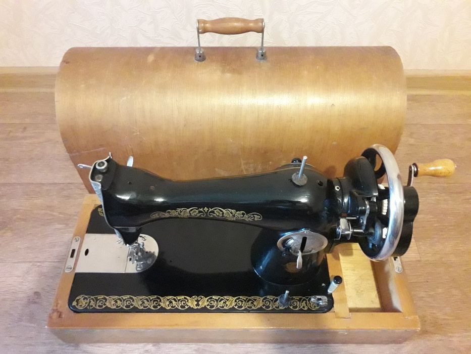 Швейная машина ПМЗ в отличном состоянии с футляром