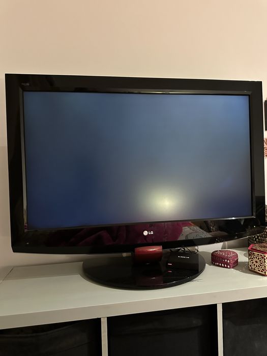 LG 47"Full HD LCD TV, 3x HDM I