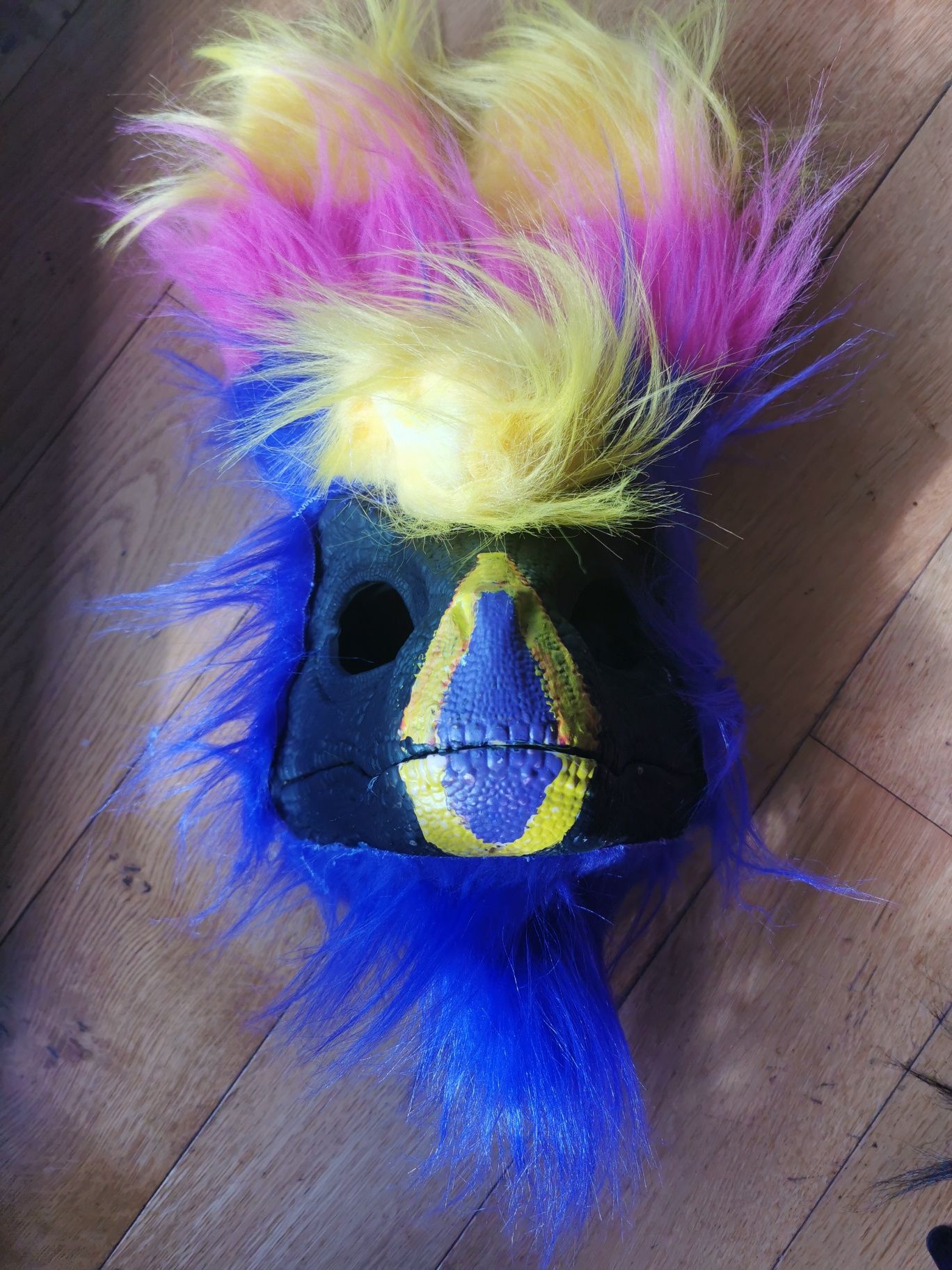 Dino mask piekna kolorowa rycząca