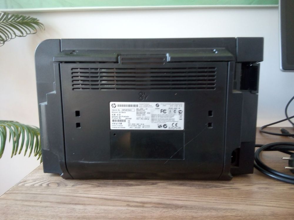 Продам принтер HP LaserJet P1606dn