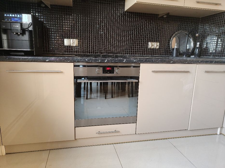 Kuchnia meble 220/ 230 cm + wyspa 75 cm , wys. 250 cm