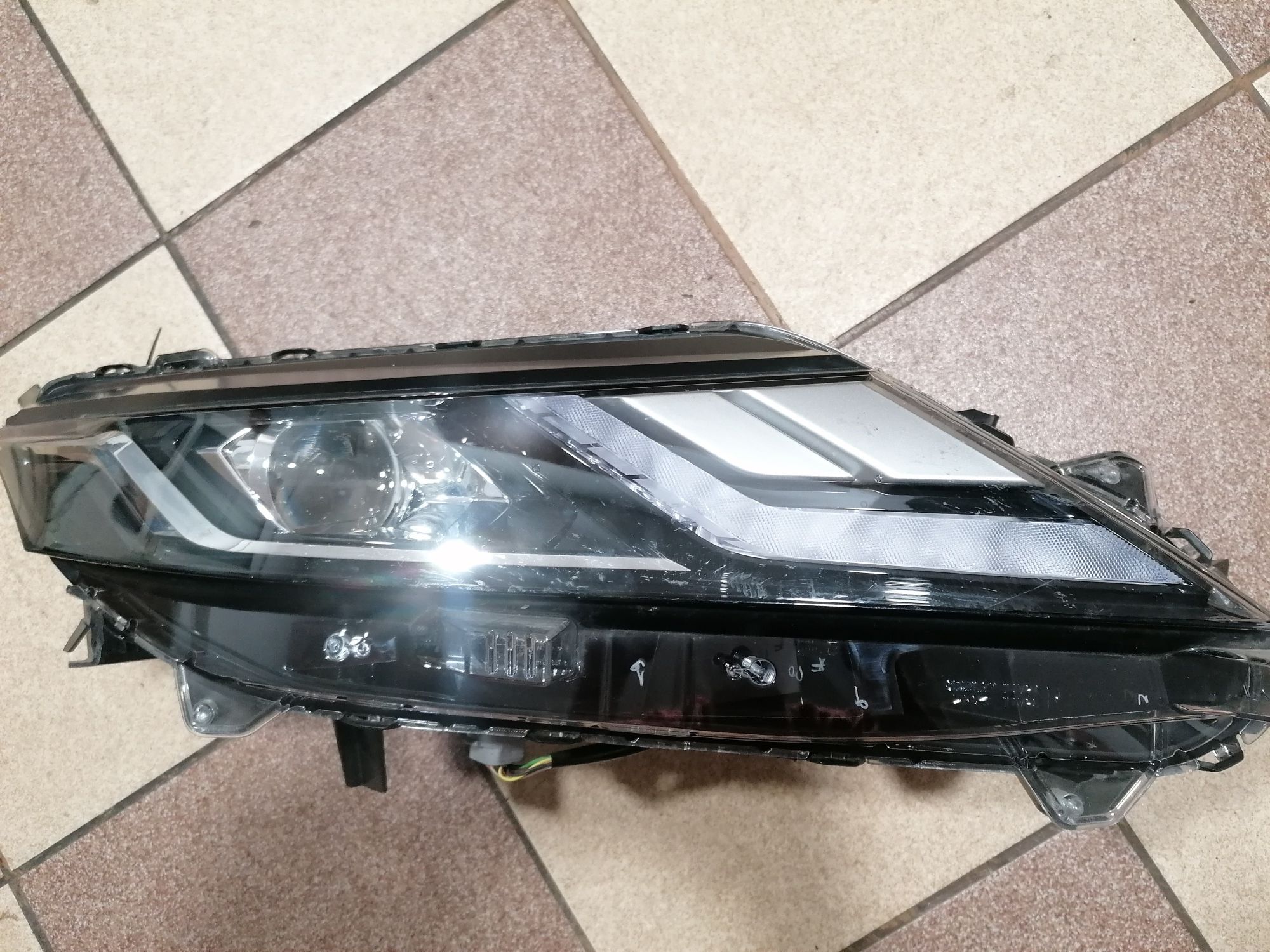 Reflektor prawy Mitsubishi L200 full Led