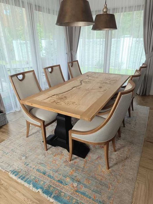 Дубовый стол . Монолитная столешница из капа тополя в дубовой раме.