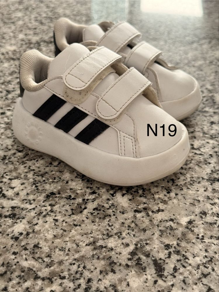 Tenis adidas/nike