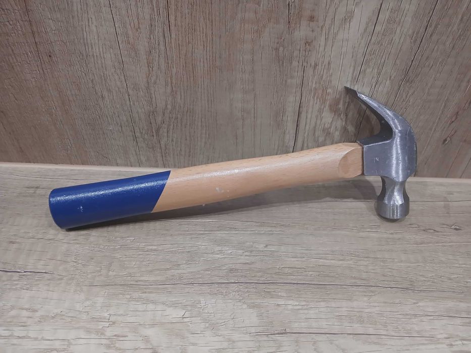 Solidny  młotek drewno