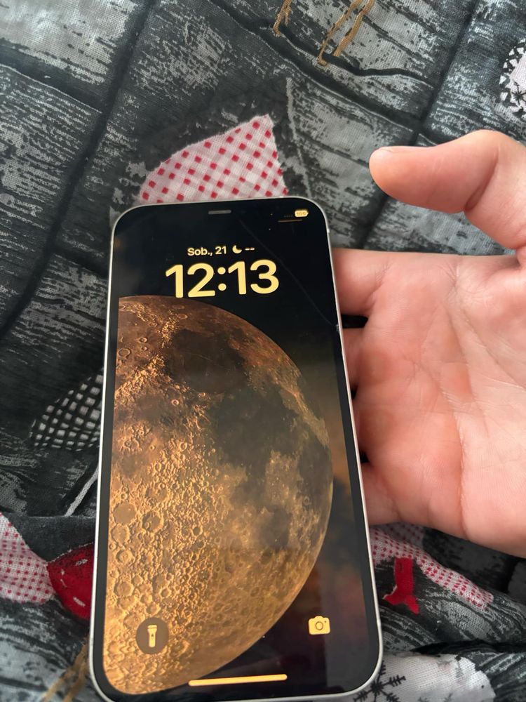 Iphone 12 z pudełkiem