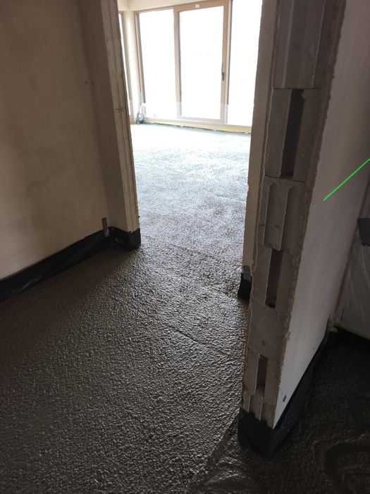 Wylewka anhydrytowa, płynny styropian, pianobeton, styrobeton, tynki