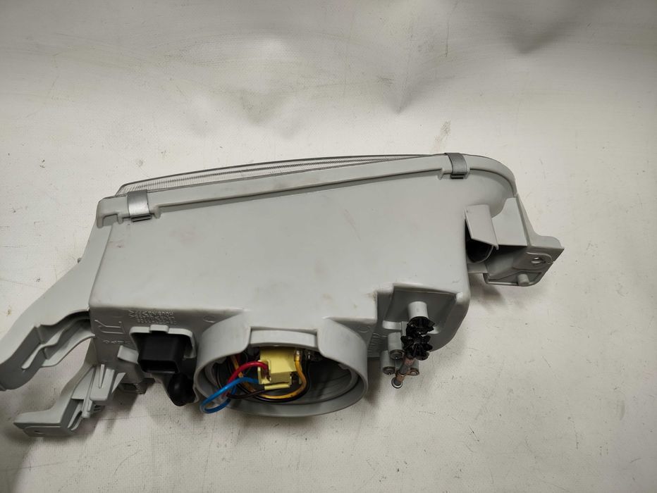 Lampa prawy przód prawa przednia Hyundai Accent I NOWA H4