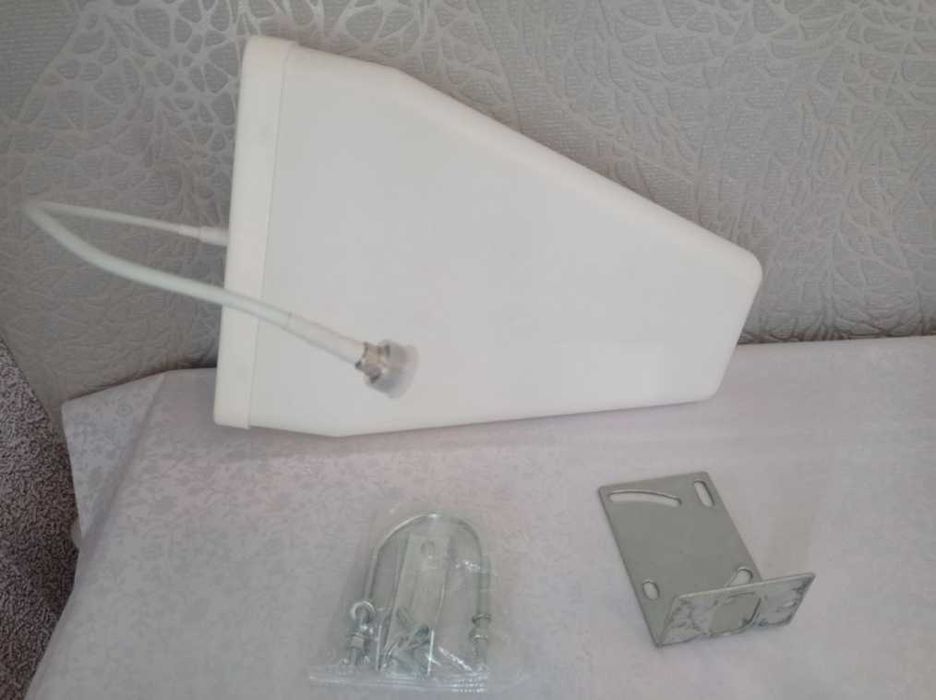 трехчастотный усилитель связи с антеннами