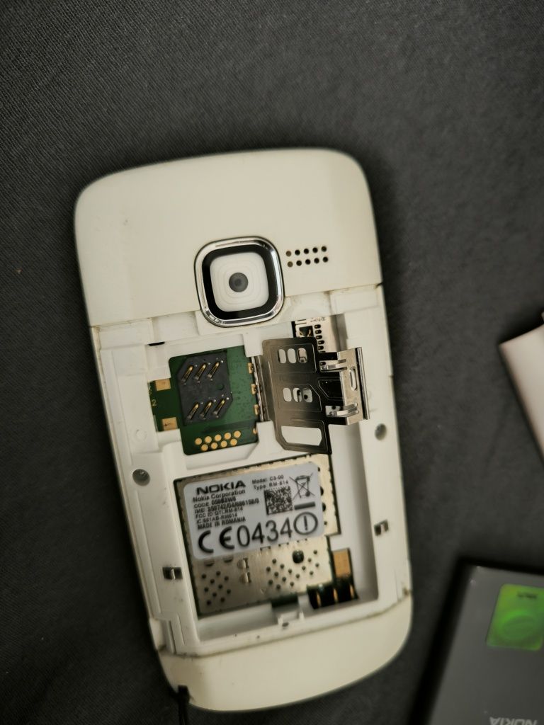 Nokia C3-00 złota