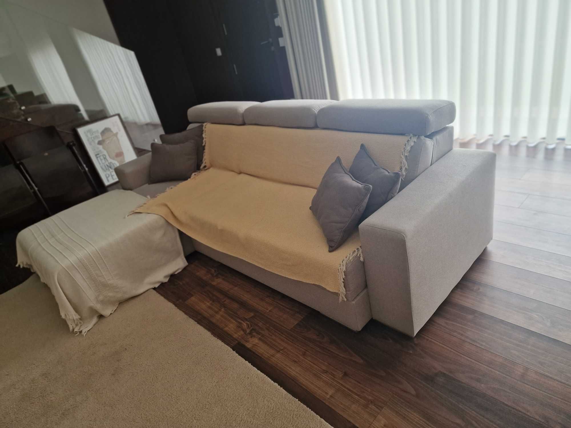 Sofá com chaise long