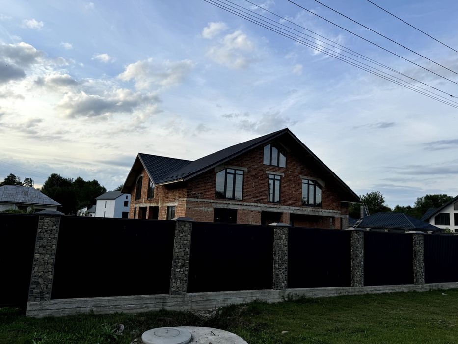 Будинок поблизу Богородчан в с.Жураки