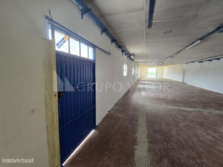 Armazém 300 m2 em Assafora - São João das Lampas