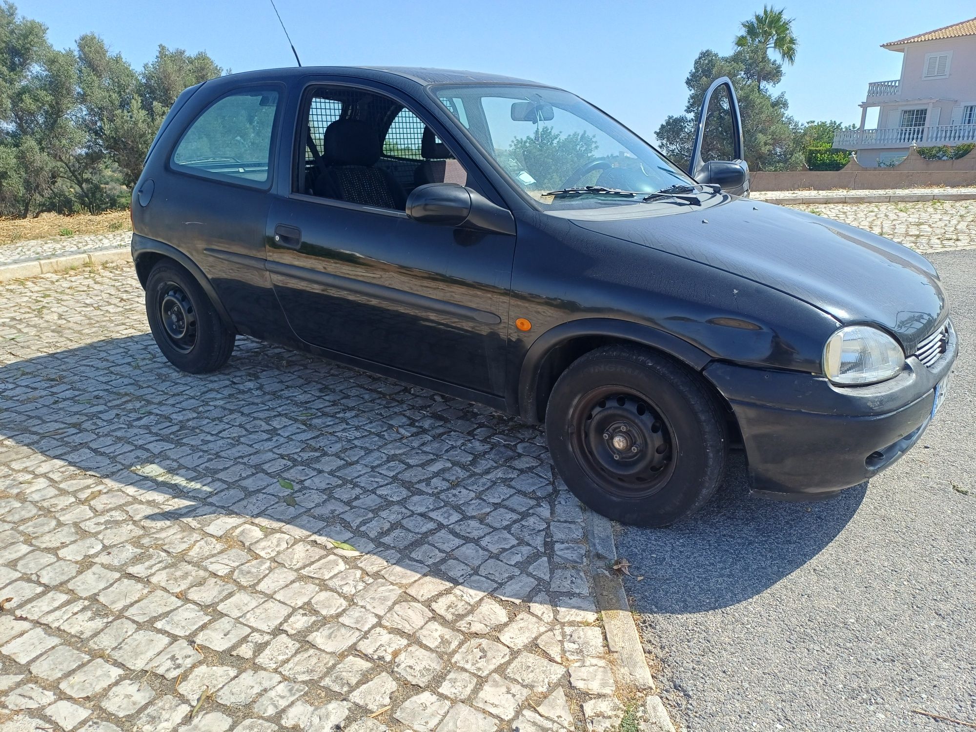 Opel corsa b 1.5 td de 2000 comercial