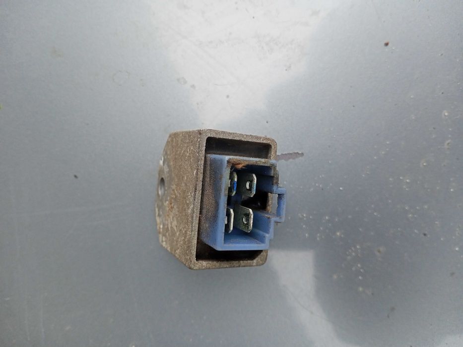 реле, Регулятор напруги Suzuki Lets