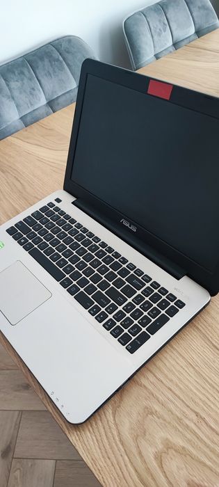 Laptop ASUS R556L i3