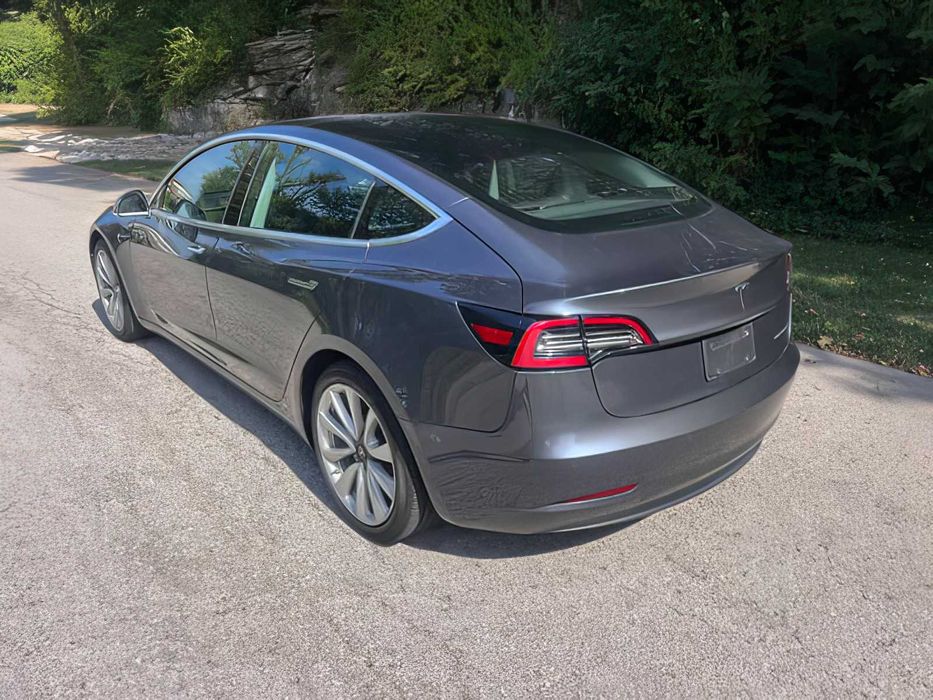 Tesla Model 3      2019