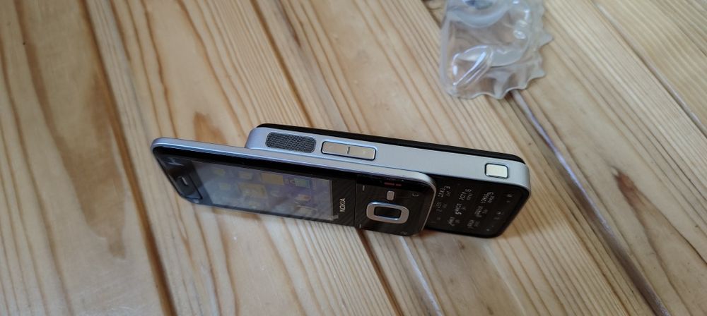 Nokia N81           .