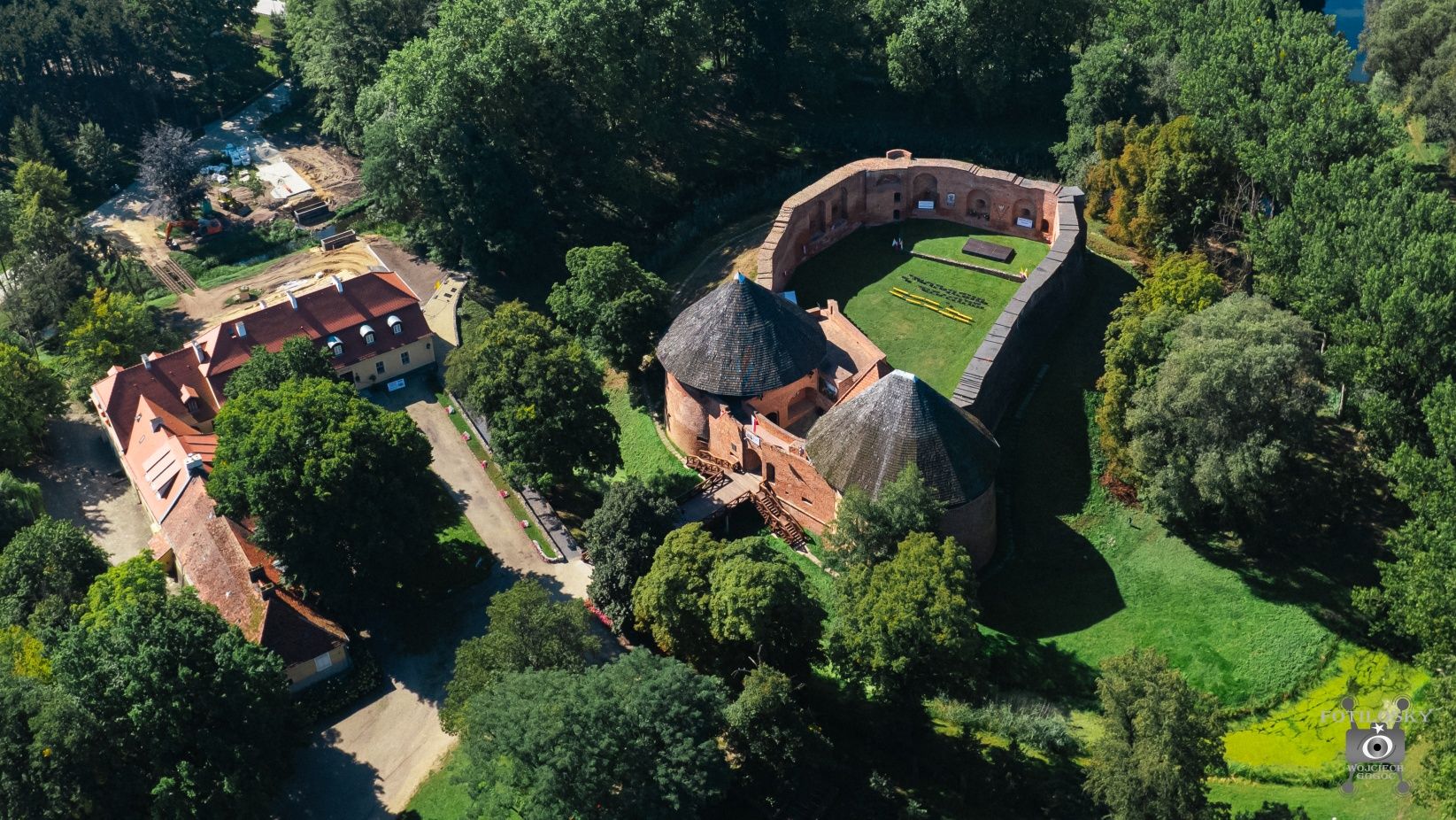 Zdjęcia z drona oraz fotografia standardowa