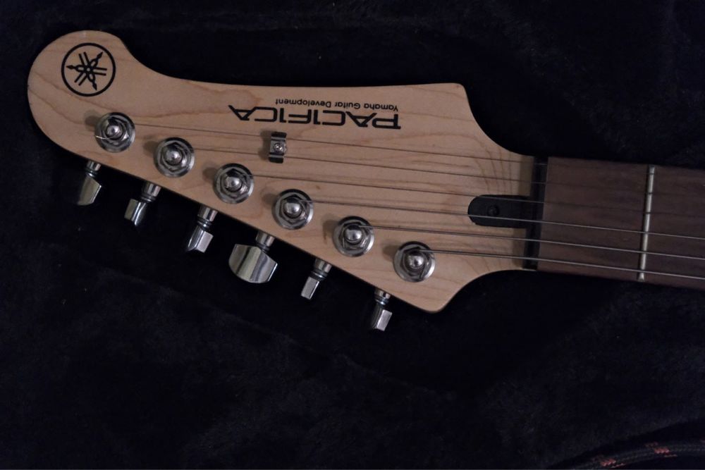 Yamaha PACIFICA і твердий чохол