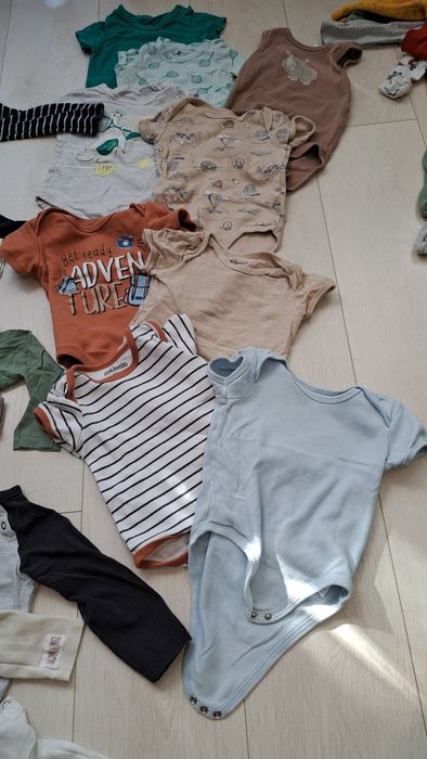 Paka ubrań ubranek  86 92 dla chłopca bluzy body pajacyki spodenki