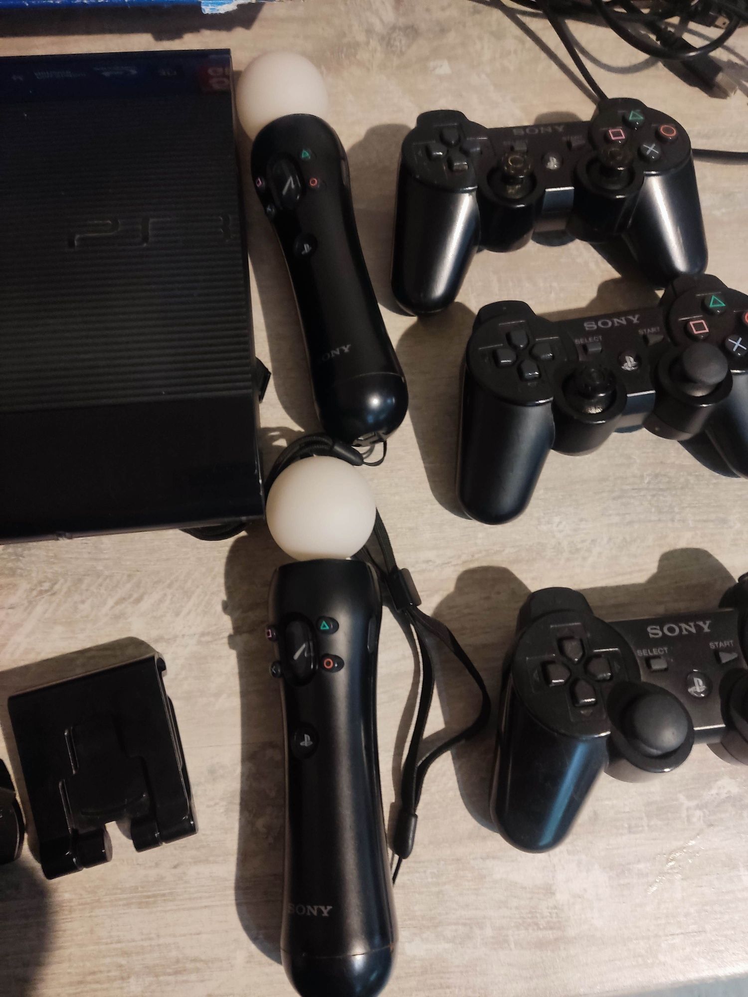 PlayStation 3, 500Gb+2 move+2 pad, kamera, gry