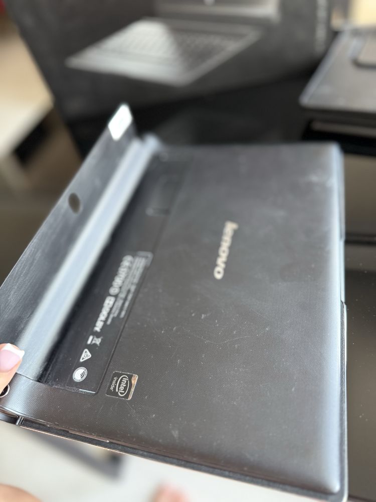 Lenovo tablet z klawiatura komputer