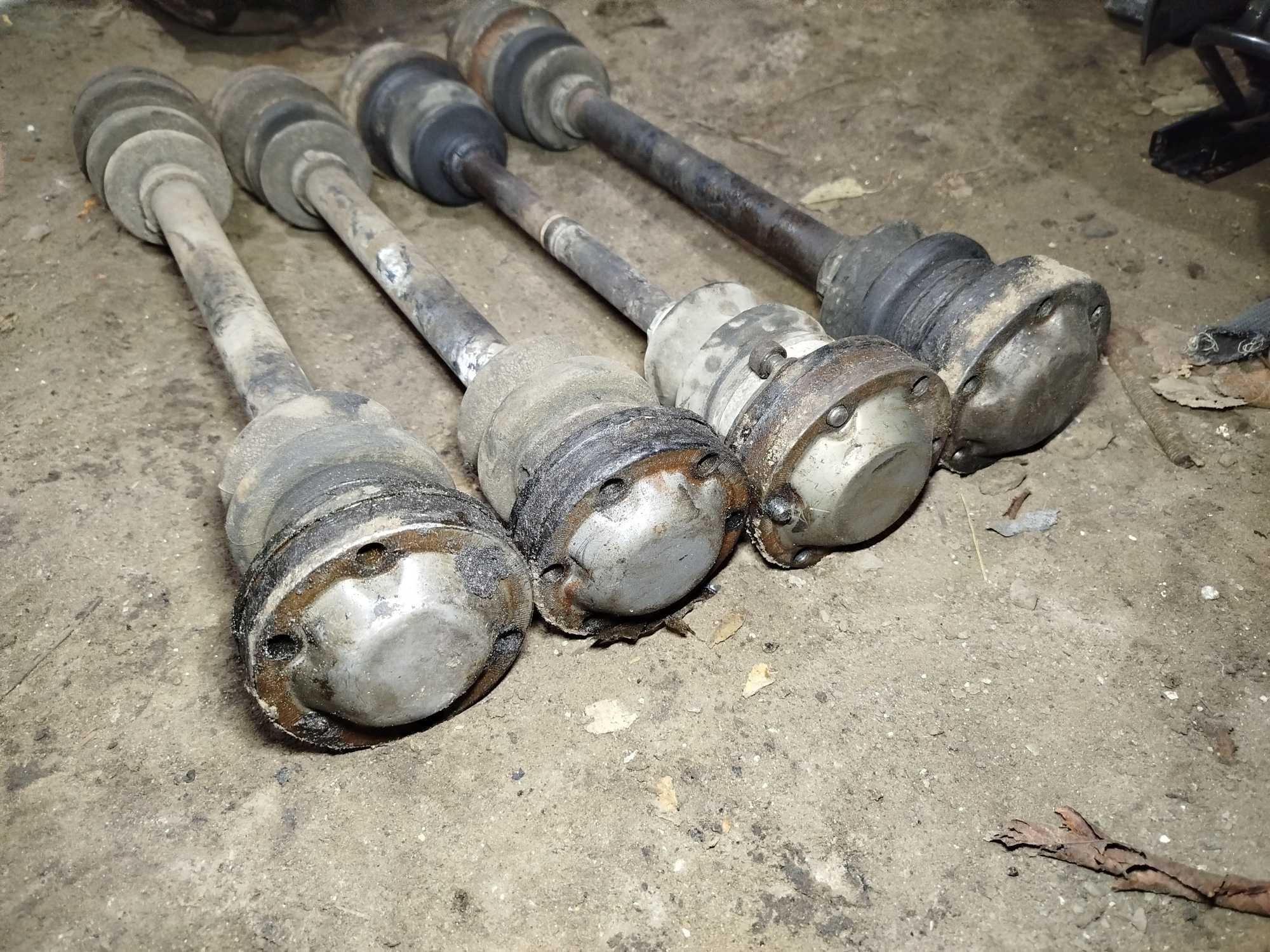 Полуось Mercedes 124 різні