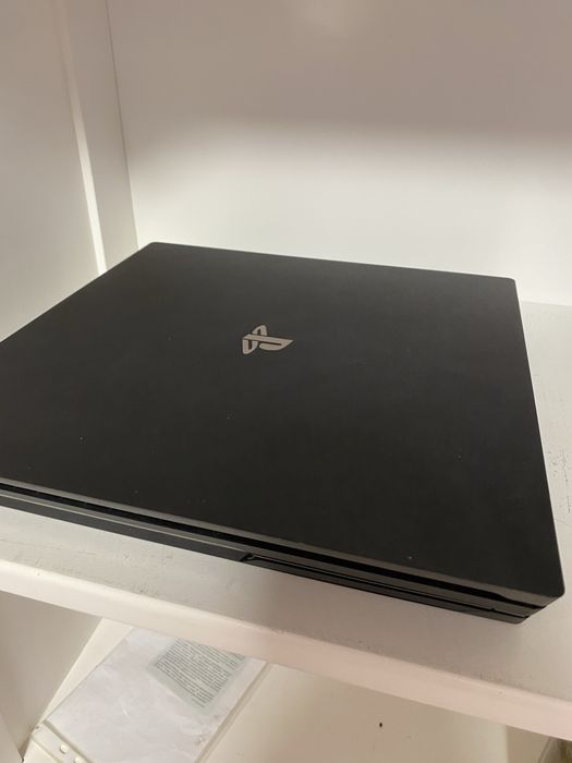 Продам sony ps4 pro 1TB