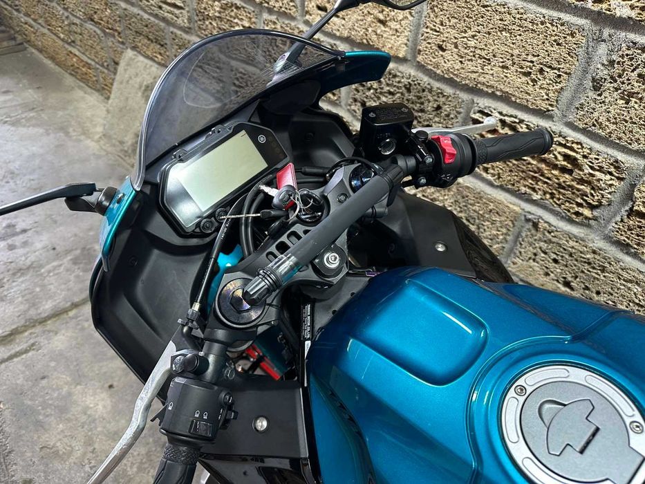 Yamaha R-25 з Японіі